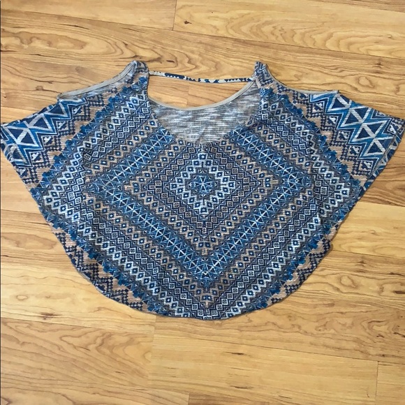 Shawl-Style Patterned Top - Picture 2 of 3